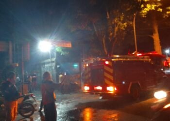 Diduga Korsleting Listrik, Rumah Warga di Batutulis Terbakar