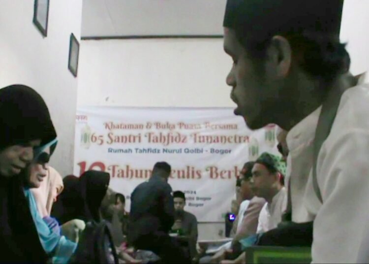 Semangat Puluhan Santri Tunanetra Khataman Alquran di Bogor