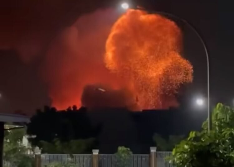 Warga Sekitar Kebakaran Gudang Peluru di Bogor Dievakuasi