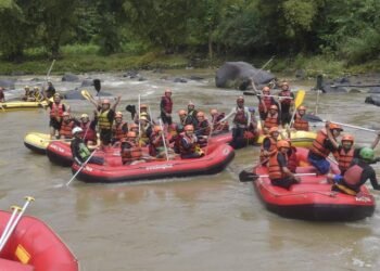 rekomendasi wisata rafting bogor