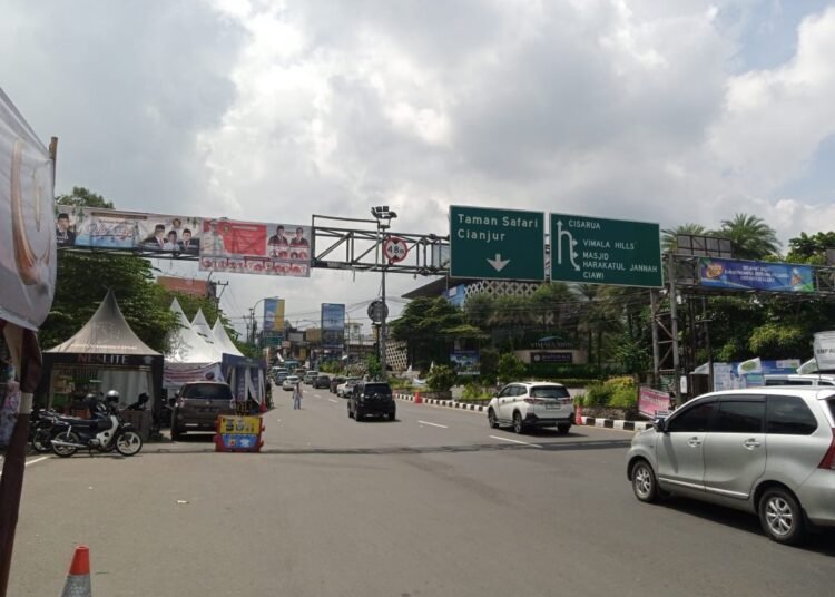 Mulai Padat, Satlantas Polres Bogor Juga Terapkan One Way di Puncak