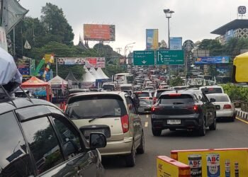 Lalin di 2 Persimpangan Padat, Polisi Terapkan One Way Arah Puncak Bogor 
