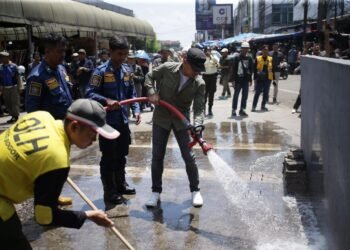 Kotor Bekas Jualan, Bima Arya Semprot Pedestrian Pasar Kebon Kembang 