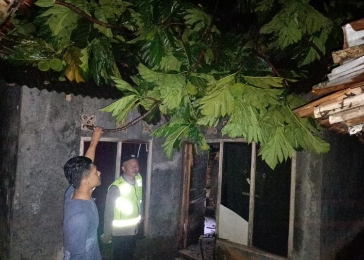 18 Rumah di Sukamakmur Rusak Diterjang Angin Puting Beliung