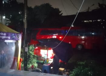 Dahan Pohon Patah Timpa Pedagang Nasi Goreng di Terminal Baranangsiang 