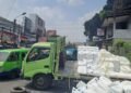 Truk Parkir Sembarangan Bikin Arus Lalin Jalan Raya Tajur Macet