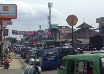 Tajur Macet Parah, Warga Pertanyakan Keberadaan Petugas