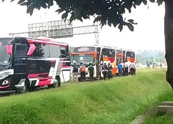Ram Chek di Tol Jagorawi, Petugas Gabungan Temukan 10 Bus Tidak Laik Jalan 