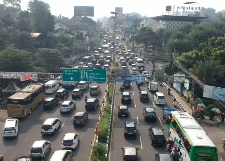 Libur Panjang, Ribuan Kendaraan Padati Kawasan Puncak Bogor
