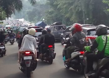 Libur May Day, Arus Lalu Lintas di Jalan Otista Macet Parah