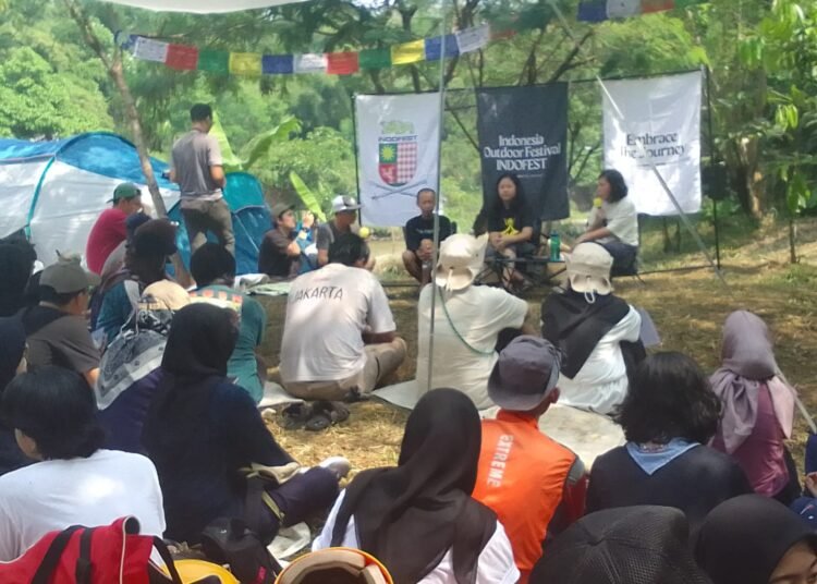 Aktivis Lingkungan Temukan 72 Karung Sampah saat Bebersih Sungai Ciliwung 