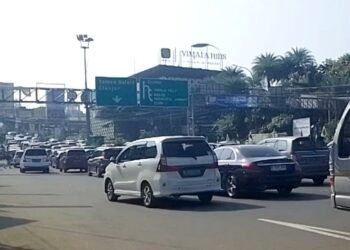Libur Panjang, Arus Lalu Lintas Puncak Bogor Dipadati Kendaraan Wisatawan 