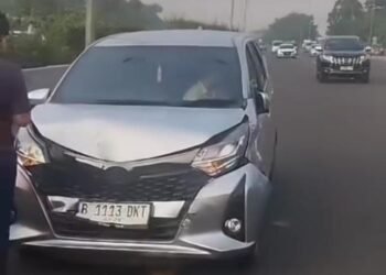Pria Diduga ODGJ Menyeberang Santai di Jalan Tol Jagorawi hingga Sebabkan Kecelakaan Beruntun