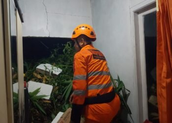 Longsor di Cimahpar, Rumah Warga Tertimpa Rumpun Bambu 