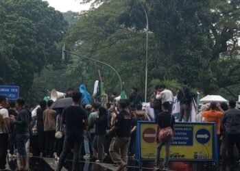 Stop Kriminalisasi Para Aktivis, HMI Gelar Unjuk Rasa Depan Istana Bogor