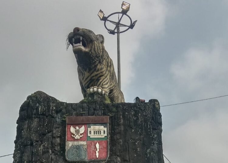 Sempat Padam, PJU di Patung Macan Harjasari Menyala Kembali