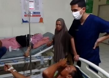 Diduga Keracunan Massal, Puluhan Warga Dirawat di Puskesmas Cipaku