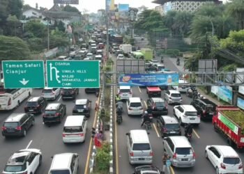 Libur Panjang Idul Adha, Ribuan Kendaran Padati Kawasan Puncak Bogor