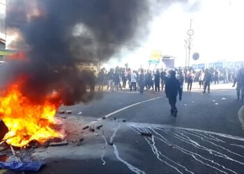 Tolak Penertiban, Ratusan PKL di Puncak Bogor Hadang Petugas Gabungan