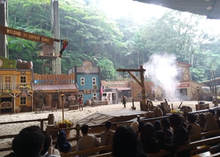 Serunya Spesial Pertunjukan Cowboy di Taman Safari Bogor, Suku Indian Bantu Lawan Bandit 