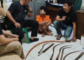 11 Remaja Diduga Gengster “Bawah Tanah Bogor” Ditangkap Polsek Kemang, Sejumlah Celurit Disita