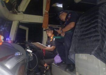 Kerja Ekstra Petugas Dishub Ramp Check Bus Study Tour 