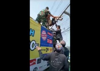 Diduga Coba Bunuh Diri, Seorang Pria Nekat Panjat Pagar Jembatan Cinta Kota Bogor