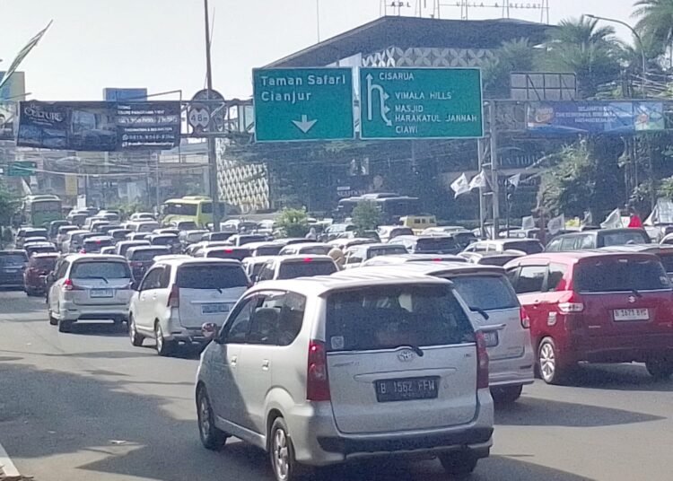 Libur Sekolah, Arus Lalin di Puncak Bogor Dipadati Bus Pariwisata 