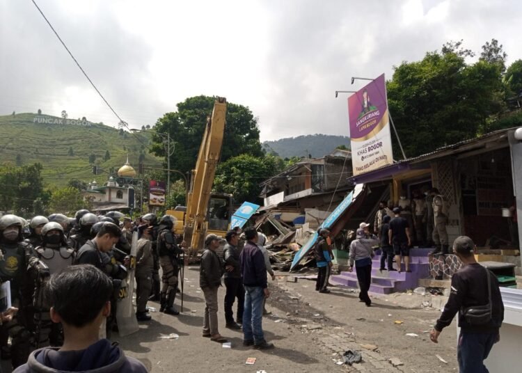 Lapaknya Diratakan, Pedagang Bakso di Puncak Ngaku Pernah Pindah ke Rest Area Tapi Gak Laku