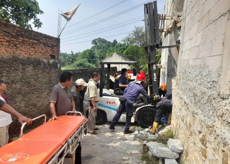 Tukang Bangunan di Gunung Sindur Tewas Tertimpa Tiang Cor Semen