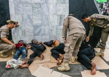 Satpol PP Amankan 4 Anak Diduga Usai Ngelem di Tugu Kujang