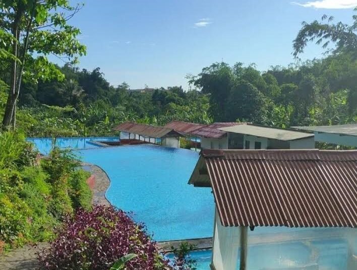 kolam renang batu aseupan