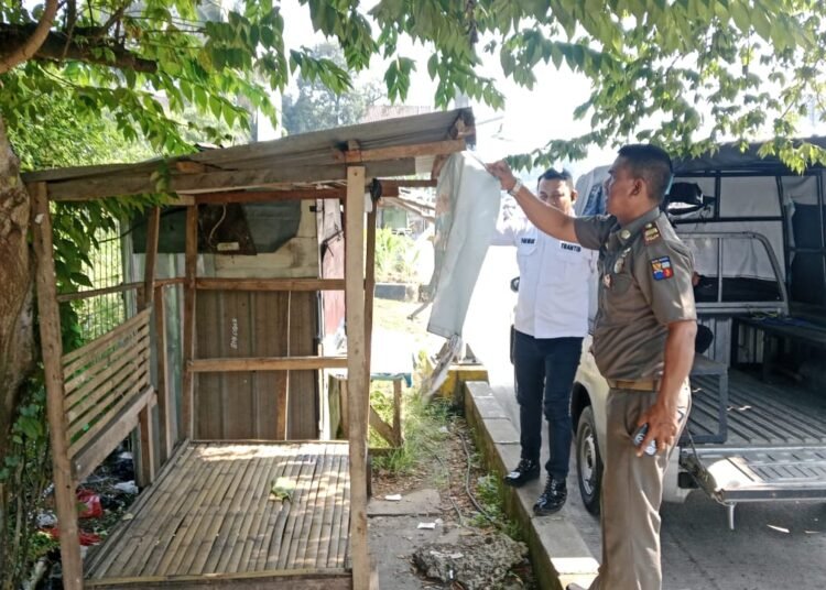 Picu Tawuran, Satpol PP Bongkar Bangli Jual Miras di Tanah Sareal