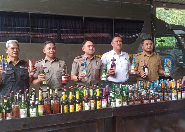 Ribuan Botol Miras Ilegal Dimusnahkan Satpol PP Kota Bogor