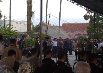 Menkopolhukam Pimpin Upacara Pemakaman Wapres RI Hamzah Haz di Cisarua