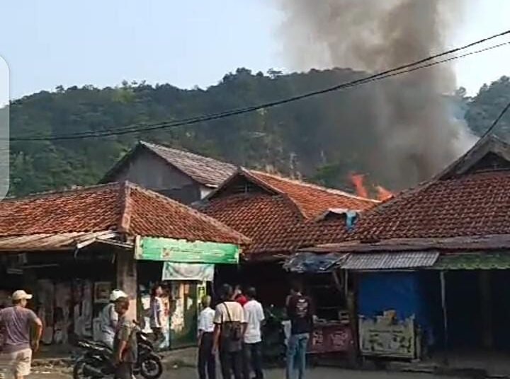 Kebakaran, Pedagang Ungkap Beberapa Kios Terbakar di Pasar Ciampea Baru