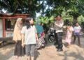 Petugas Polsek Cibinong saat di Kampung Sampora, Kecamatan Cibinong, Kabupaten Bogor dalam proses pencarian bocah hilang (Dok.Polisi)