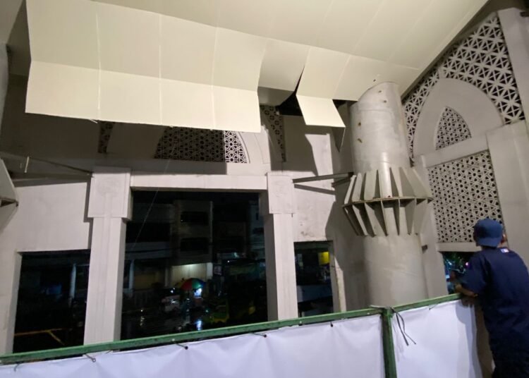 Diguyur Hujan Deras, Plafon Masjid Agung Al Isra Kota Bogor Jebol 