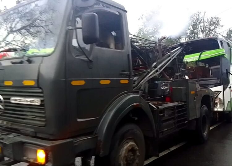 Bus Rombongan Keluarga Asal Jakarta Berhasil Dievakuasi Usai Terperosok 11 Jam Lebih