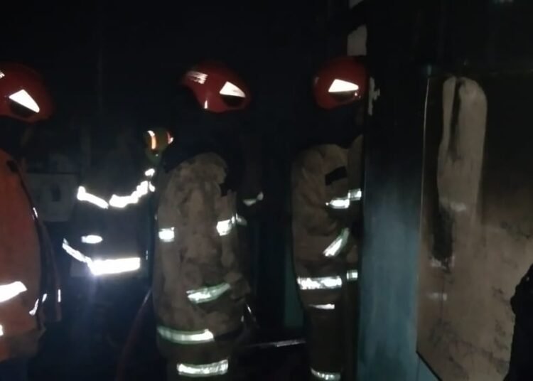 Rumah di Ciluar Terbakar: Pemilik Lagi Tidur Cium Bau Asap