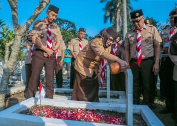 Momen Pramuka Kenang Para Pahlawan di TMP Dreded