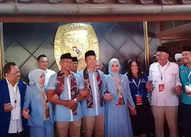 Pasangan Dedie Jenal saat Berharap Lolos Verifikasi