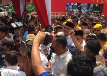 Diantar Ribuan Pendukung, Rudy Susmanto-Jaro Ade Resmi Daftar ke KPU Kabupaten Bogor 