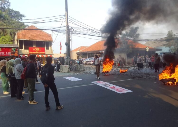 Unjuk Rasa Tolak RUU TNI Polri di Kota Bogor Berakhir Ricuh 