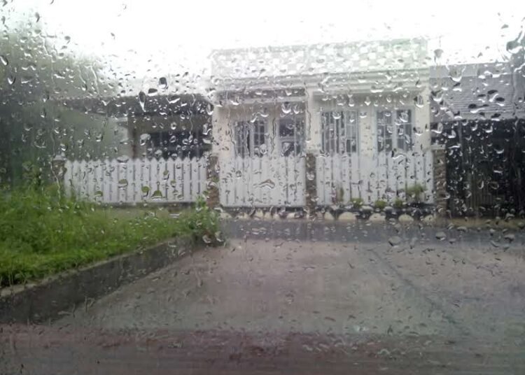 BMKG Imbau Warga Jawa Barat Waspadai Potensi Hujan Es