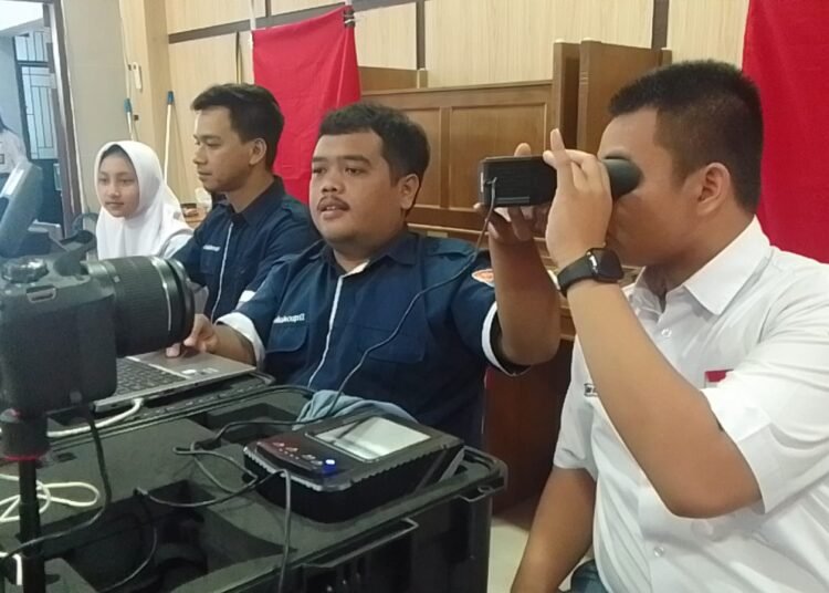 Disdukcapil Jemput Bola Perekaman e-KTP Pemula di Sekolah 