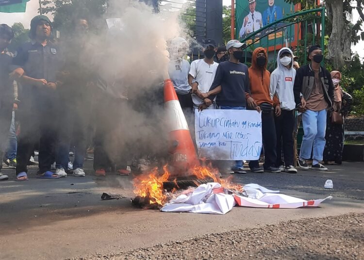 Pemkab Dianggap Tak Bijak, Masyarakat Ungkap Dugaan “Jatah Preman” di Warpat Puncak