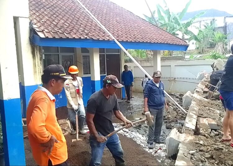 Pagar Ambruk, SDN Cisarua 2 Terpaksa Diliburkan