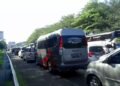 Kondisi lalu lintas di menuju kawasan wisata Puncak, Kabupaten Bogor (Apiw Azfeer)