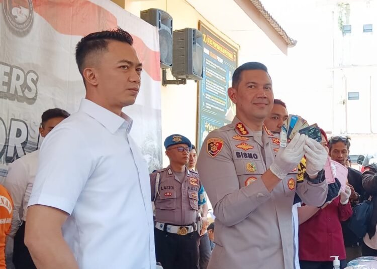 Gasak Uang Korban Ratusan Juta, 3 Pelaku Penipuan Diringkus Polisi, 1 DPO